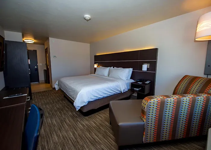 Holiday Inn Express & Suites - Colorado Springs Afa Northgate By Ihg